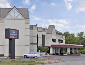 Howard Johnson East Lansing Hotel  Hotels