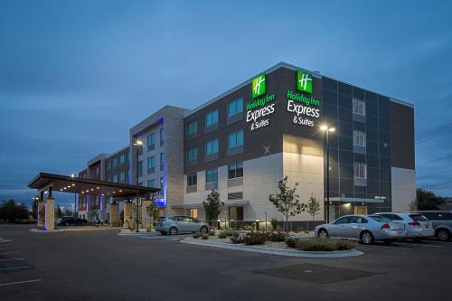 Holiday Inn Express & Suites Boise Airport