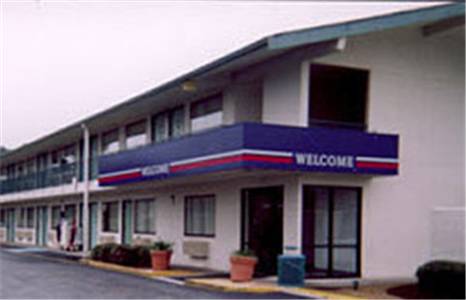 Motel 6 Stockton - Charter Way West